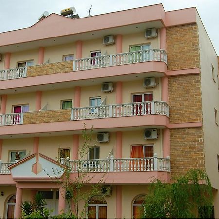 Nuovo Sun Golem Hotel Golem  Luaran gambar