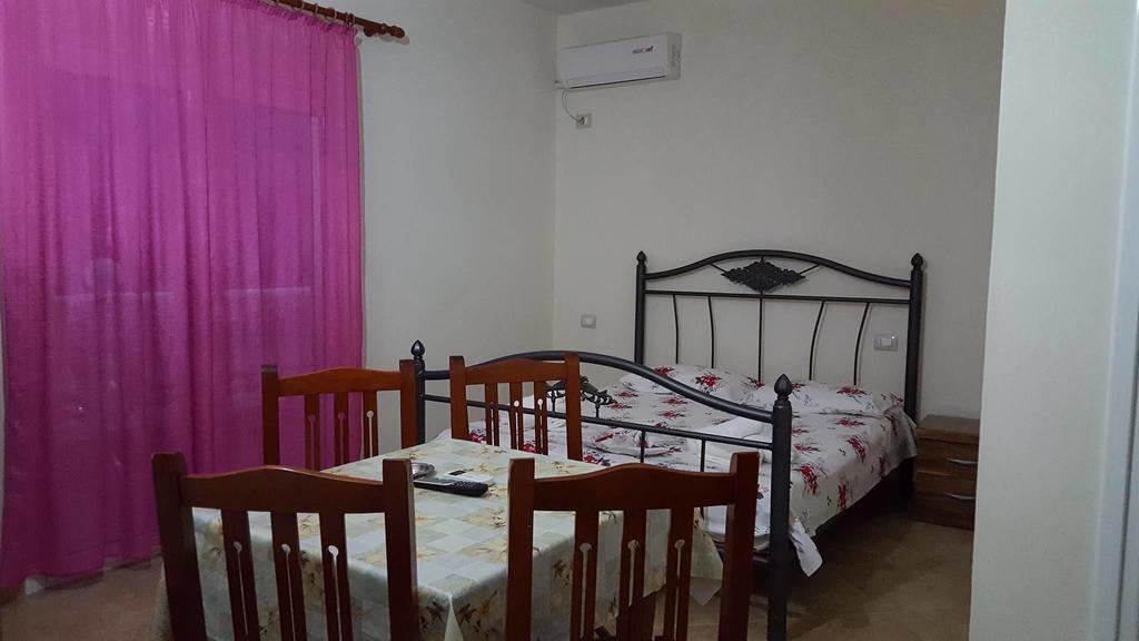 Nuovo Sun Golem Hotel Golem  Luaran gambar