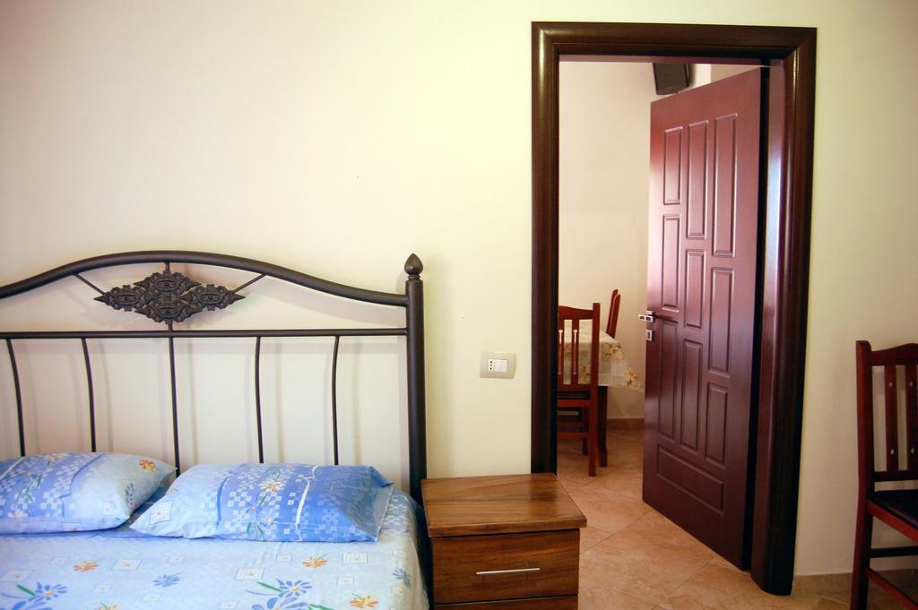Nuovo Sun Golem Hotel Golem  Luaran gambar