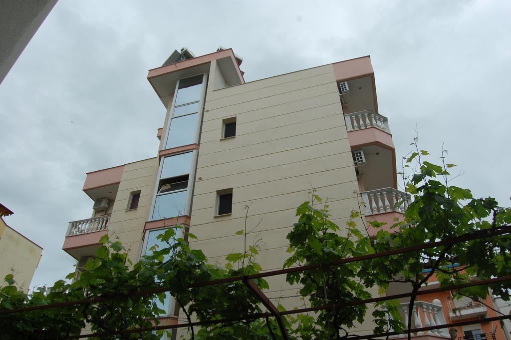Nuovo Sun Golem Hotel Golem  Luaran gambar