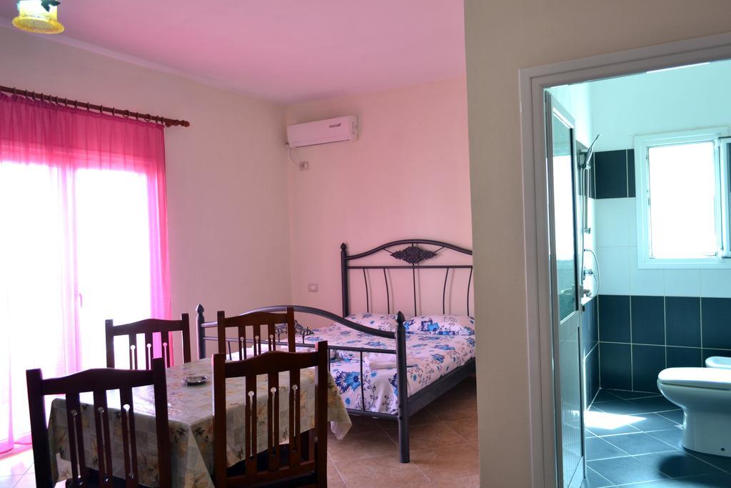 Nuovo Sun Golem Hotel Golem  Luaran gambar