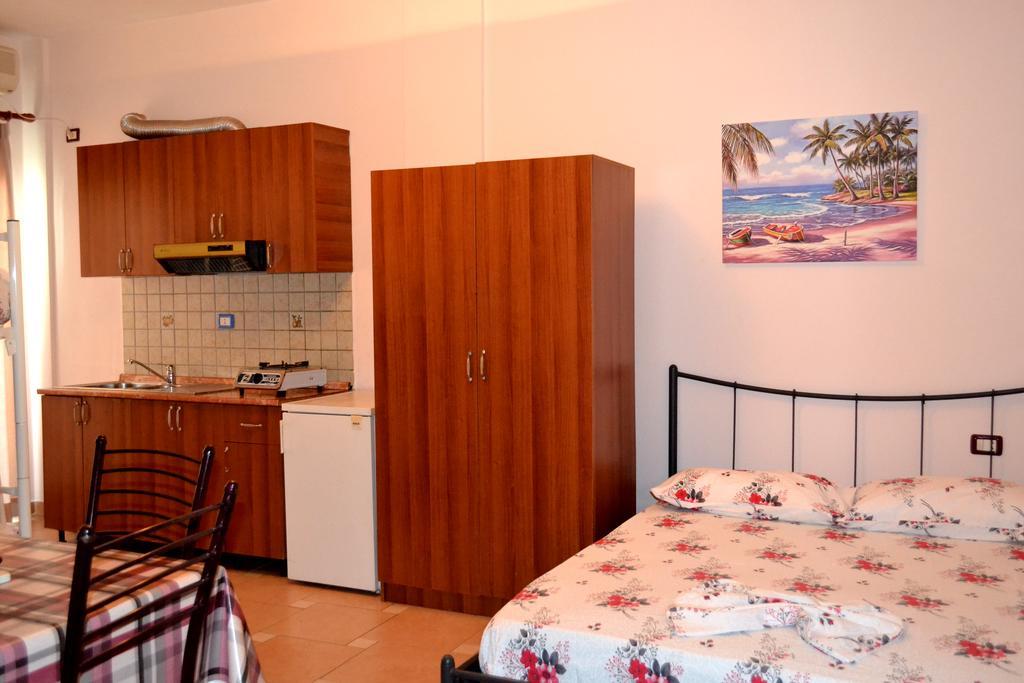 Nuovo Sun Golem Hotel Golem  Luaran gambar