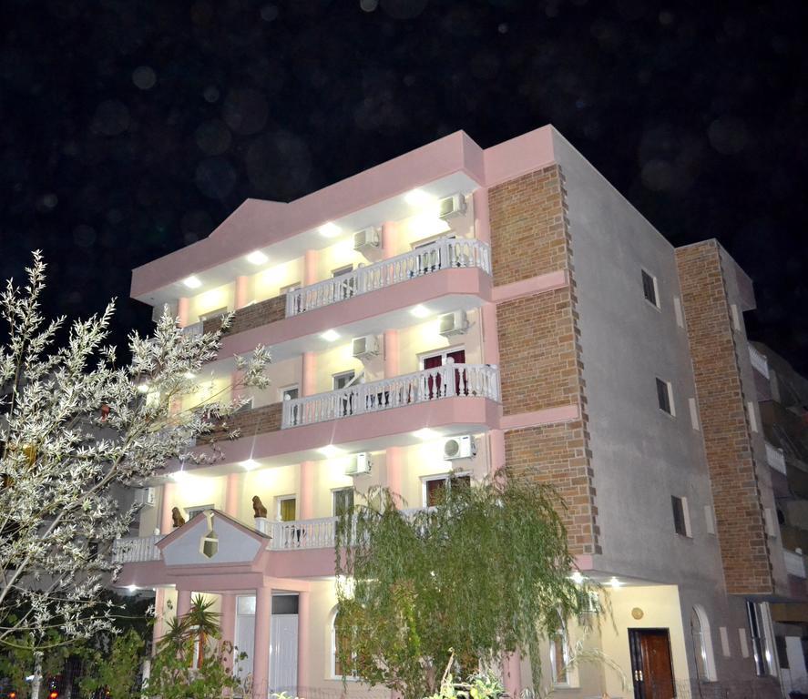 Nuovo Sun Golem Hotel Golem  Luaran gambar
