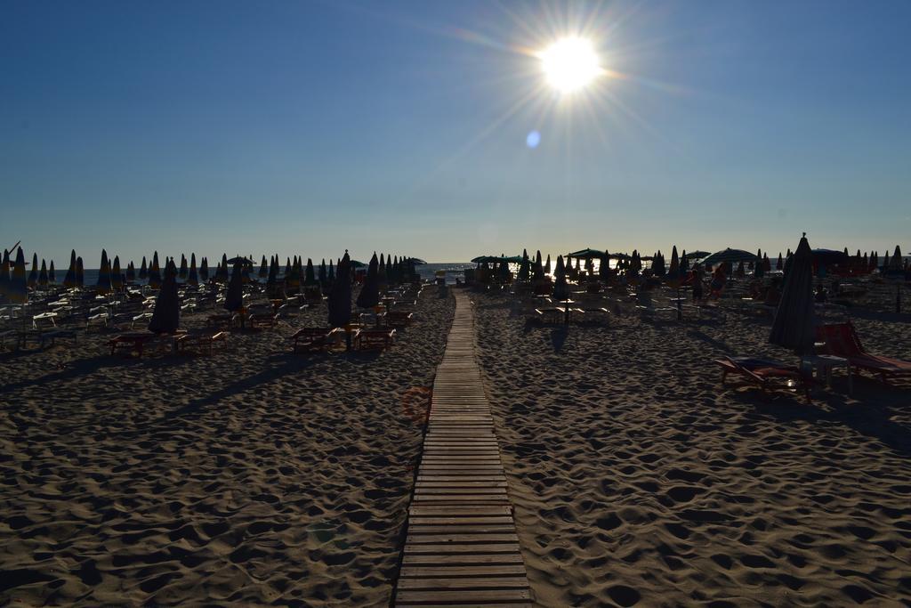 Nuovo Sun Golem Hotel Golem  Luaran gambar