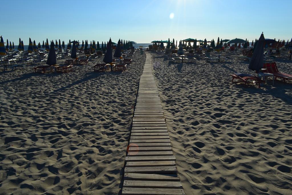 Nuovo Sun Golem Hotel Golem  Luaran gambar